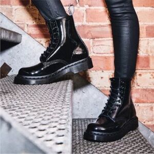 🖤NWT: DR. MARTENS - Women's 1460 Mono Patent Leather Lace Up Boots - Size 6